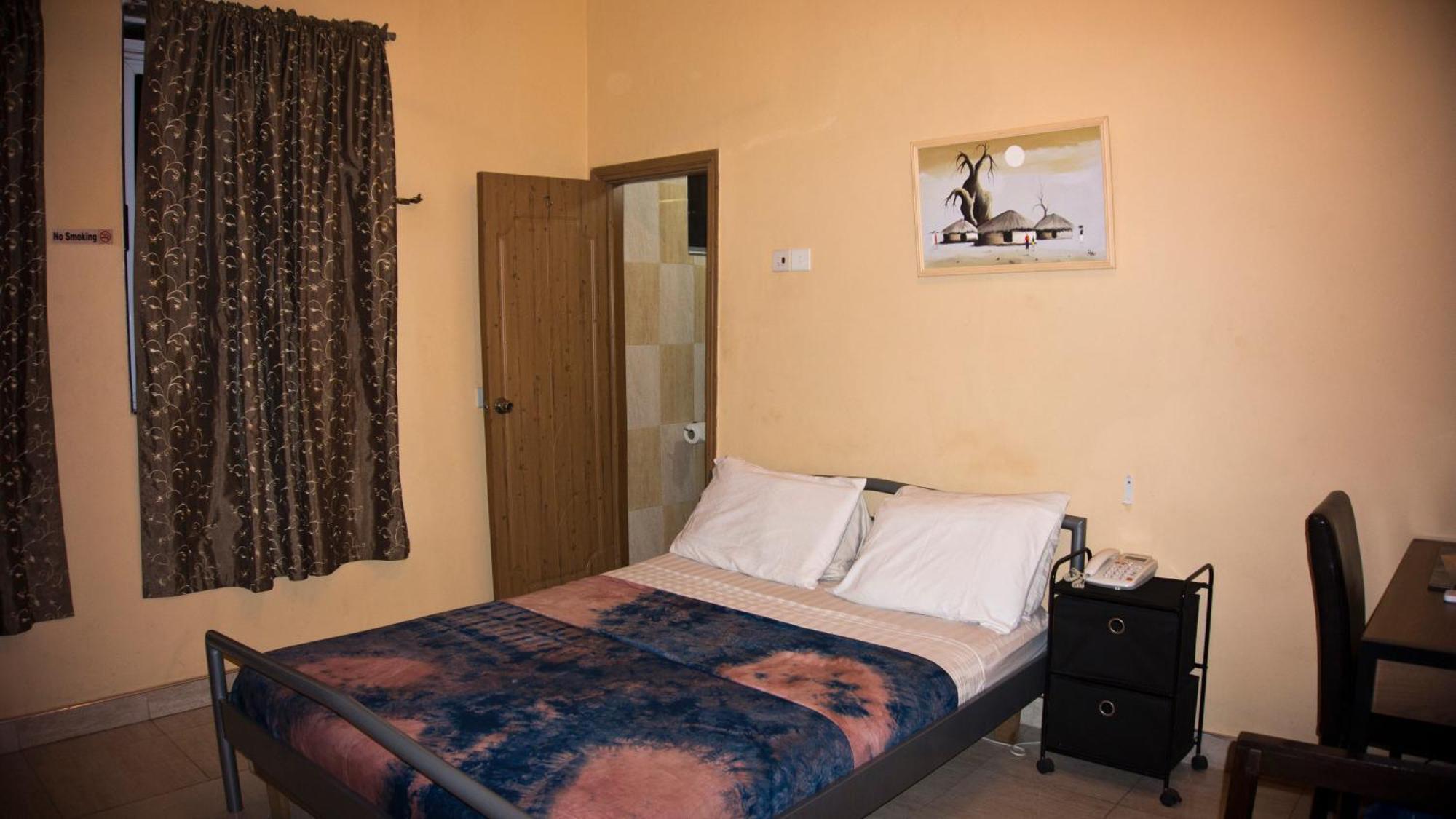 Jesiwa B'S Little Palace Accra Exterior photo