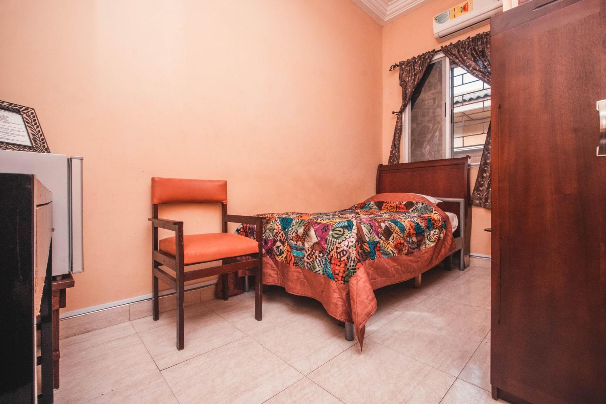 Jesiwa B'S Little Palace Accra Exterior photo