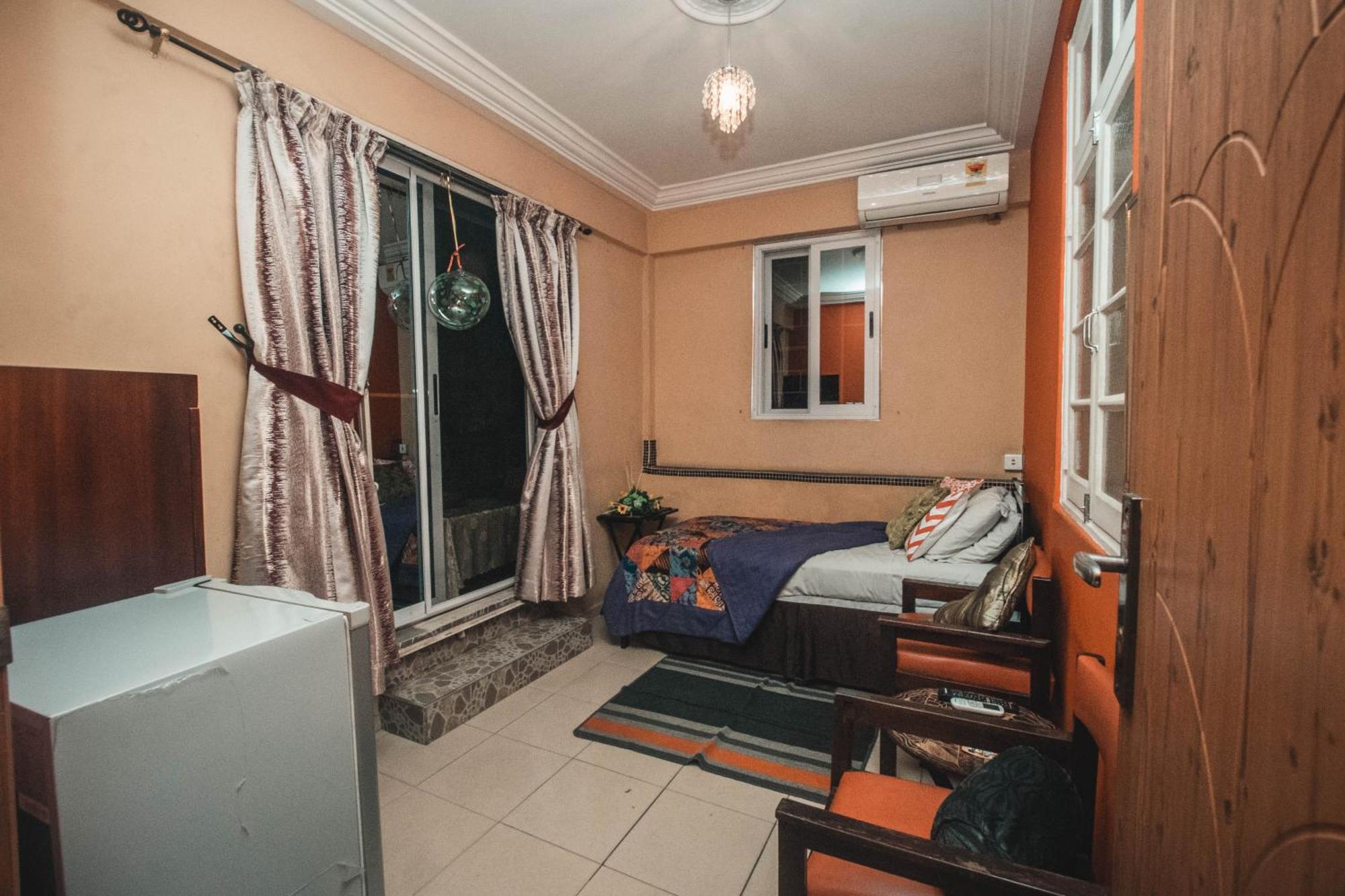 Jesiwa B'S Little Palace Accra Exterior photo