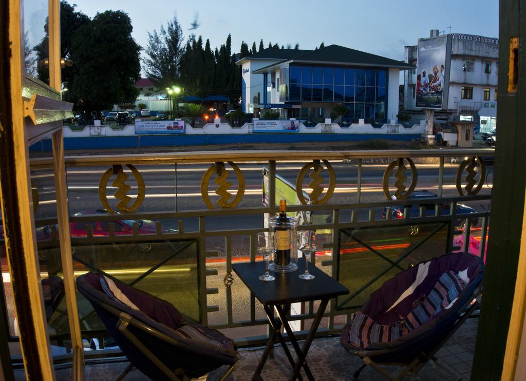 Jesiwa B'S Little Palace Hotel Accra Exterior photo